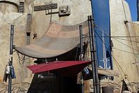 DLR Star Wars: Galaxy's Edge Savi's Workshop - Handbuilt Lightsabers