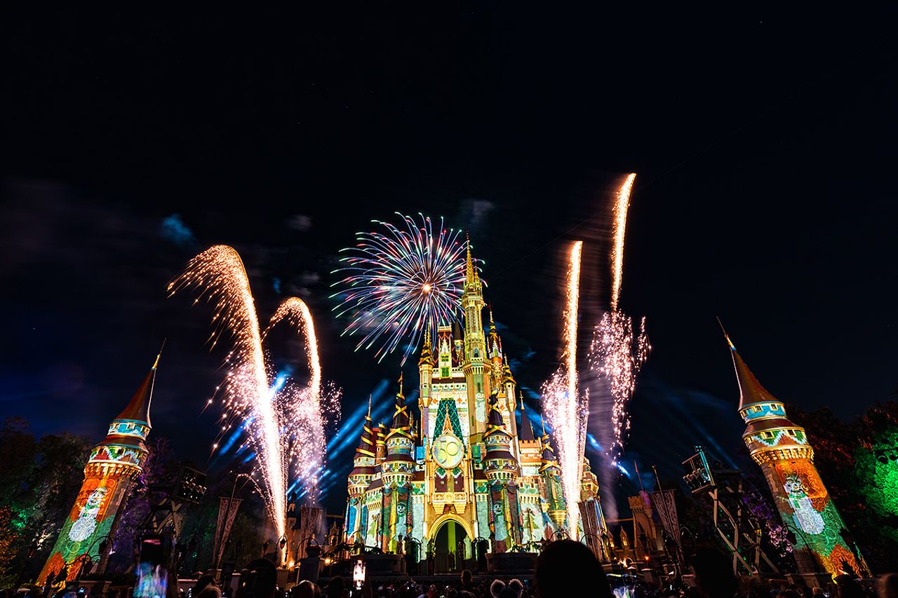 Minnie's Wonderful Christmastime Fireworks Dessert Party at Tomorrowland Terrace